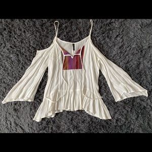 A full tilt boho long sleeve white blouse. Size M.